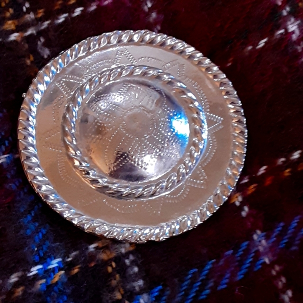 ROUND "Silver", Pierced Blossum Front, Hammered Back, Belt Buckle, 1 1/2" Belt W